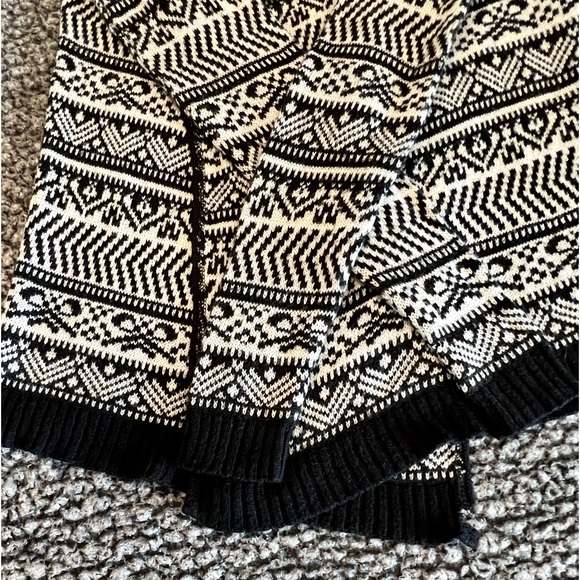 🥇 2B Bebe Black and White Sweater Cardigan - Picture 3 of 4